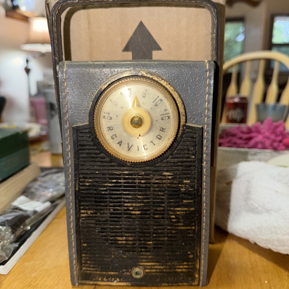 Vintage RCA Victor Model T-2K Transistor Portable Radio Leather Case Working